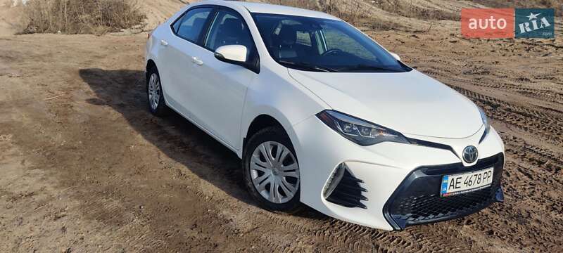 Седан Toyota Corolla 2016 в Дніпрі