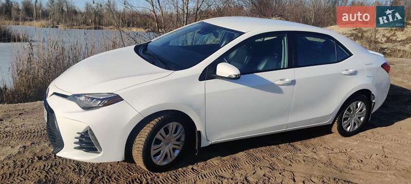 Седан Toyota Corolla 2016 в Дніпрі