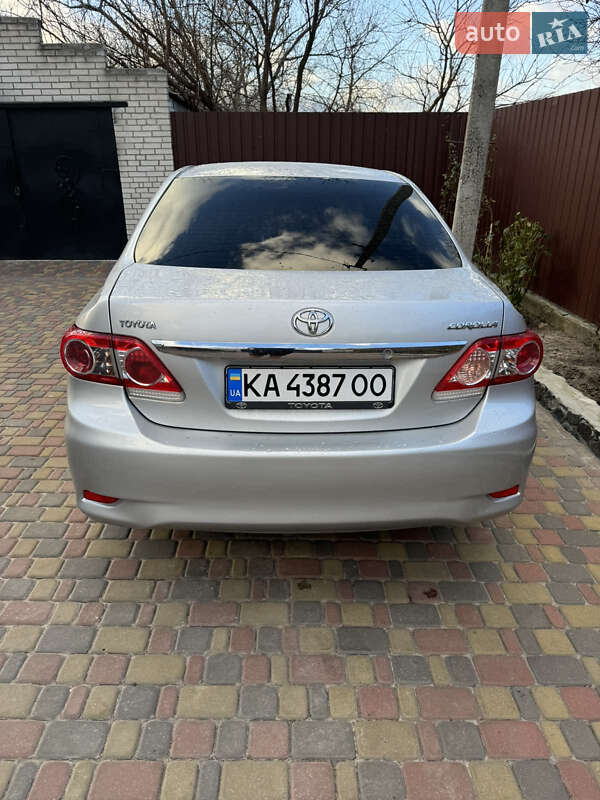 Седан Toyota Corolla 2011 в Києві