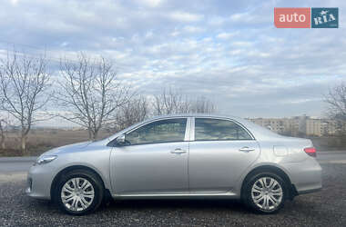 Седан Toyota Corolla 2011 в Кременце