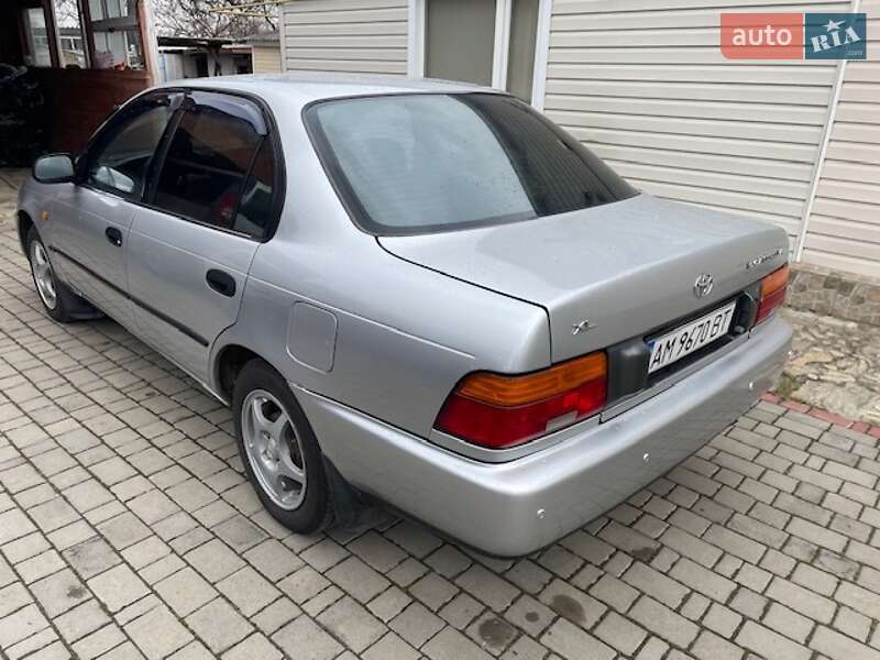 Седан Toyota Corolla 1997 в Олевську