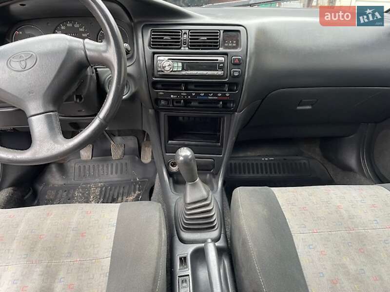 Седан Toyota Corolla 1997 в Олевську