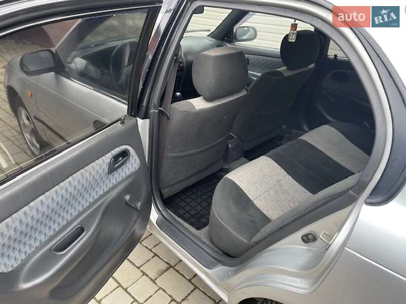 Седан Toyota Corolla 1997 в Олевську