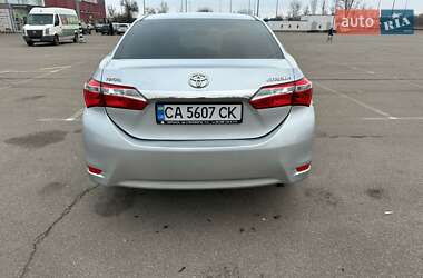 Седан Toyota Corolla 2013 в Киеве