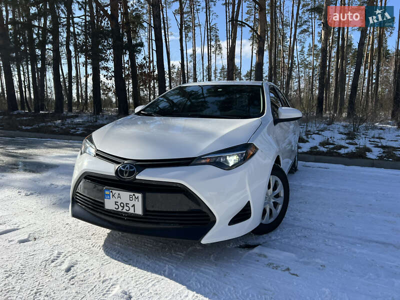 Седан Toyota Corolla 2018 в Киеве