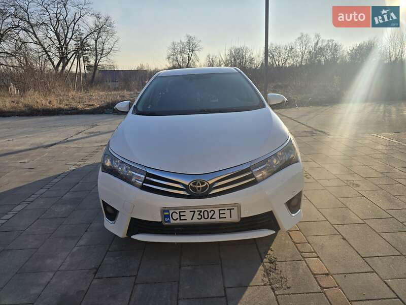 Седан Toyota Corolla 2015 в Сокирянах