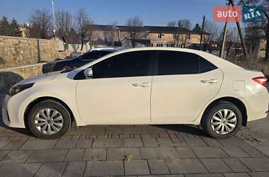 Седан Toyota Corolla 2015 в 