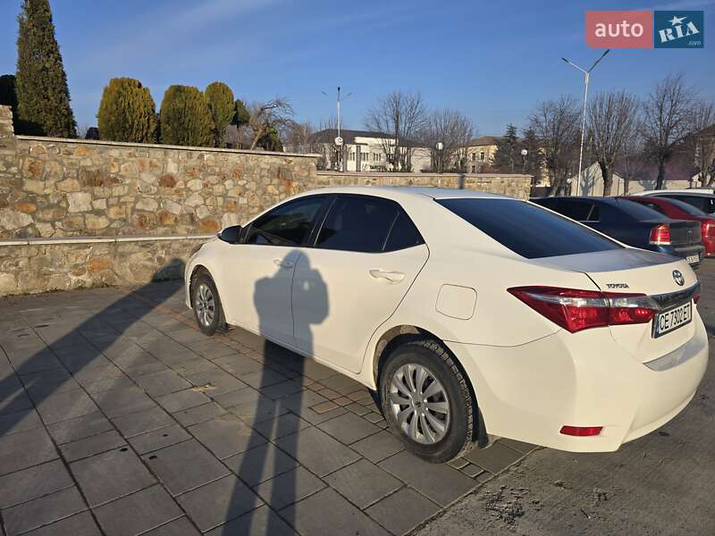 Седан Toyota Corolla 2015 в Сокирянах