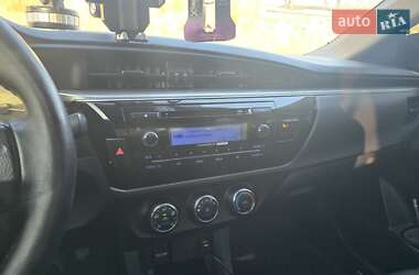 Седан Toyota Corolla 2015 в 