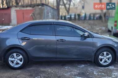 Седан Toyota Corolla 2013 в Львове