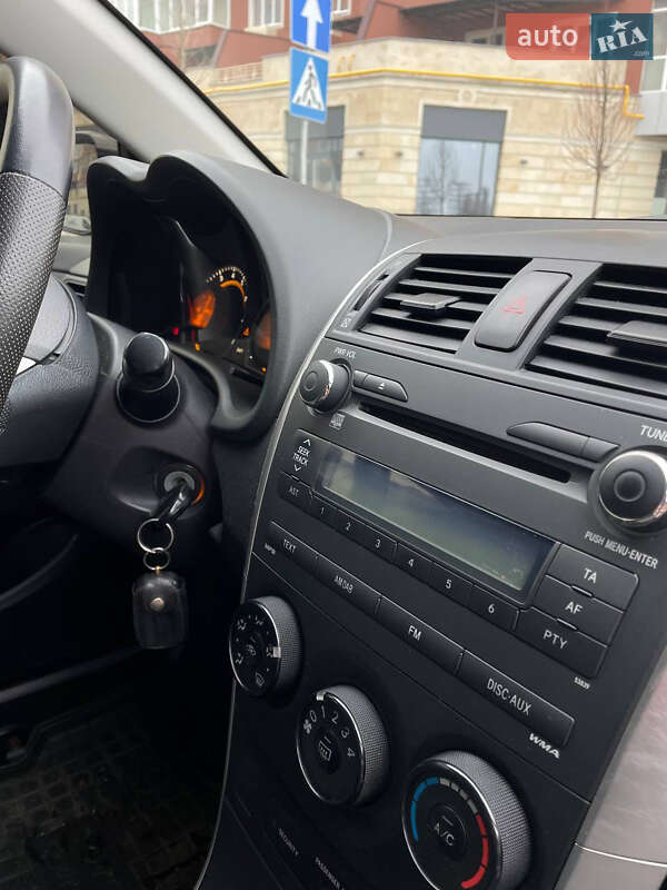 Седан Toyota Corolla 2011 в Умани