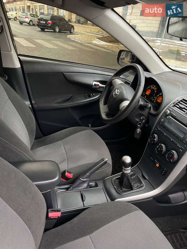 Седан Toyota Corolla 2011 в Умани