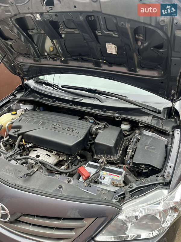 Седан Toyota Corolla 2011 в Умани