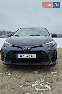 Седан Toyota Corolla 2017 в Валках