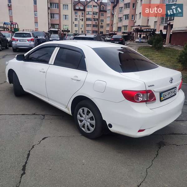 Седан Toyota Corolla 2010 в Києві
