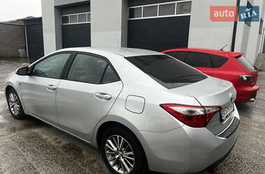 Седан Toyota Corolla 2013 в 