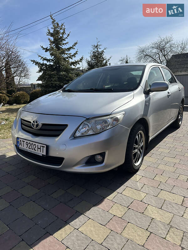 Седан Toyota Corolla 2008 в Ивано-Франковске