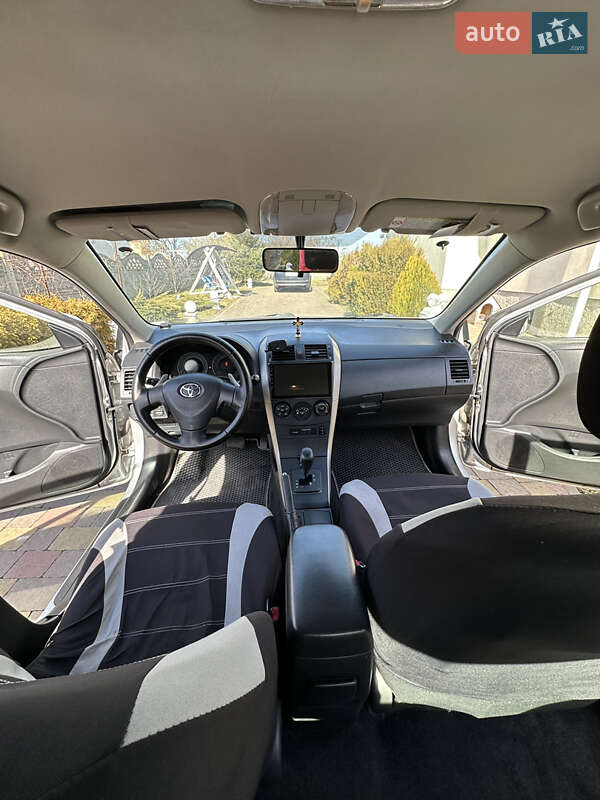 Седан Toyota Corolla 2008 в Ивано-Франковске