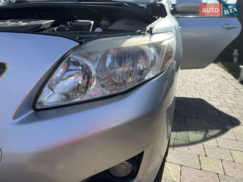 Седан Toyota Corolla 2008 в Ивано-Франковске