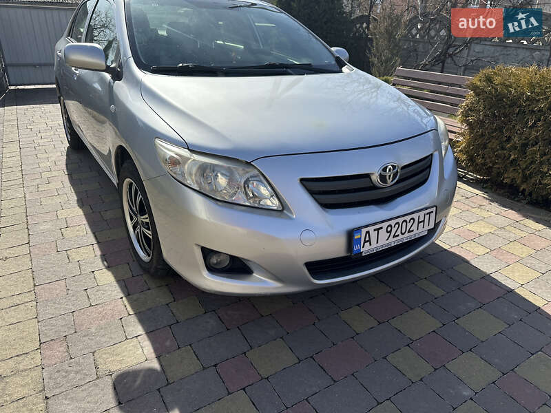 Седан Toyota Corolla 2008 в Ивано-Франковске