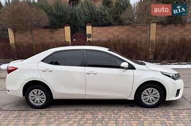 Седан Toyota Corolla 2016 в Киеве