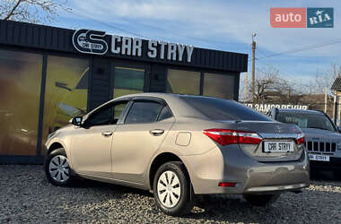 Седан Toyota Corolla 2013 в Стрые