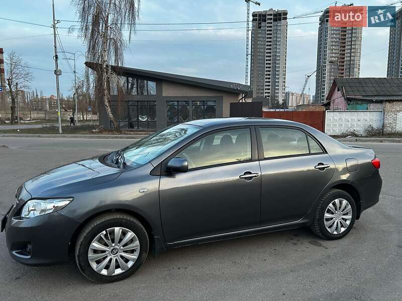 Седан Toyota Corolla 2008 в Киеве