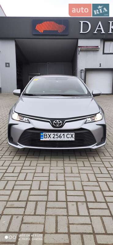 Седан Toyota Corolla 2019 в Кам'янець-Подільському