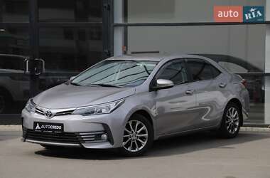Седан Toyota Corolla 2018 в 