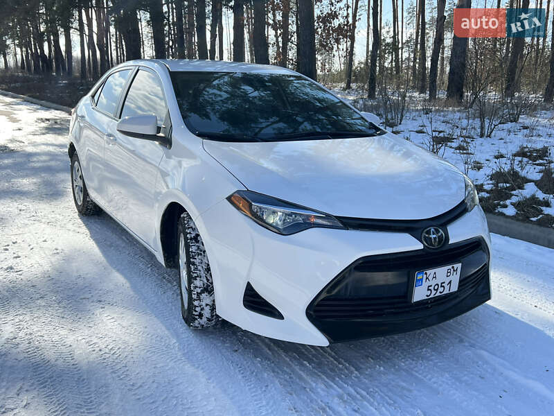 Седан Toyota Corolla 2018 в Киеве