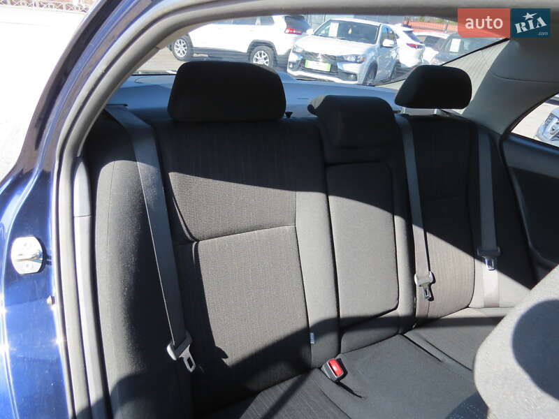 Седан Toyota Corolla 2008 в Кропивницком