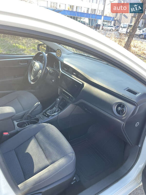 Седан Toyota Corolla 2016 в Киеве