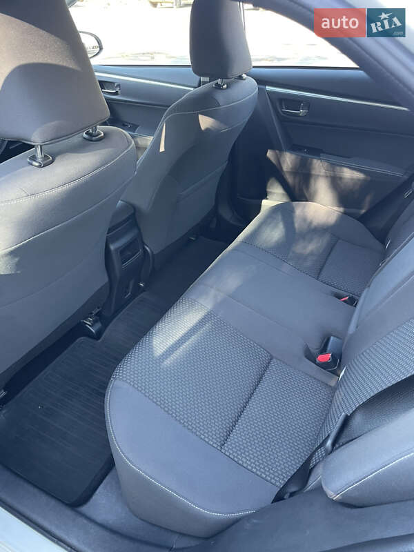 Седан Toyota Corolla 2016 в Киеве