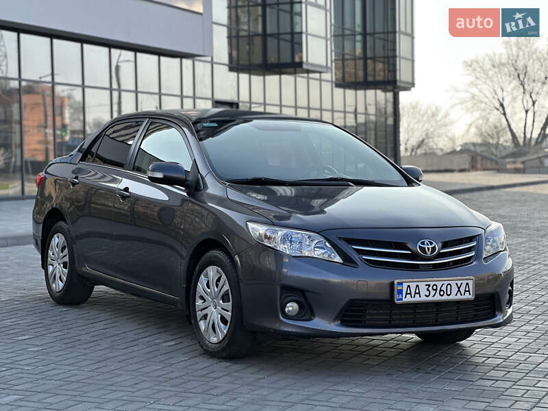 Седан Toyota Corolla 2012 в 