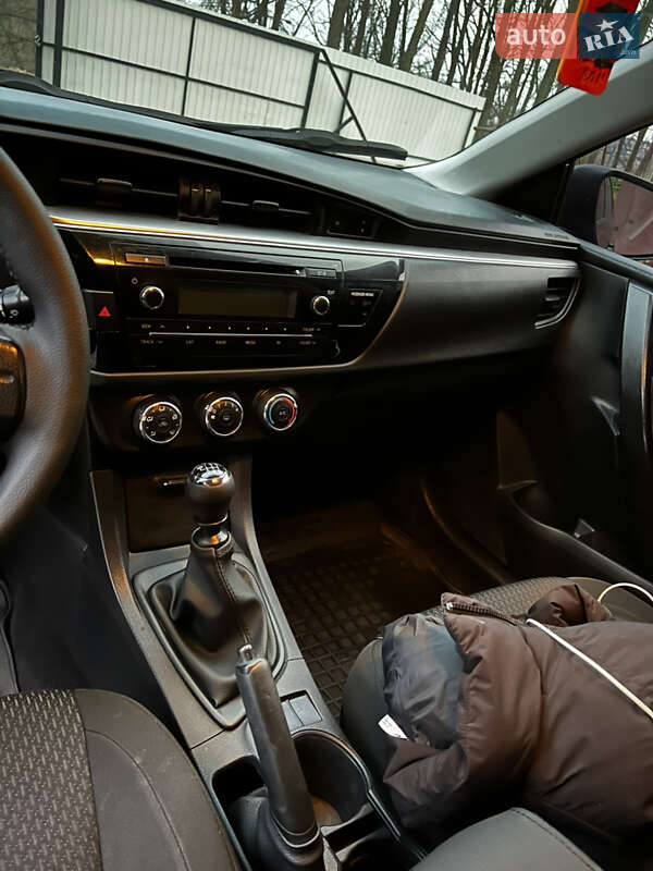 Седан Toyota Corolla 2016 в Умані