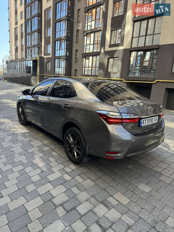 Седан Toyota Corolla 2016 в Ивано-Франковске