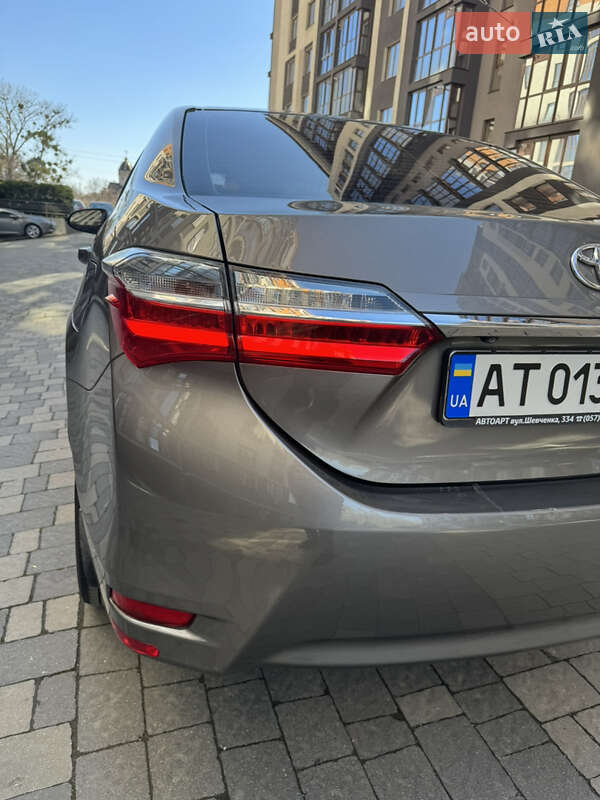 Седан Toyota Corolla 2016 в Ивано-Франковске