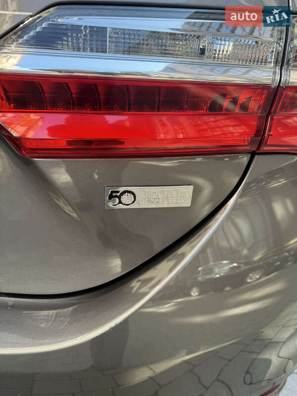 Седан Toyota Corolla 2016 в Ивано-Франковске