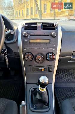 Седан Toyota Corolla 2012 в Чернигове