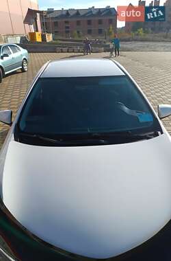 Седан Toyota Corolla 2013 в 