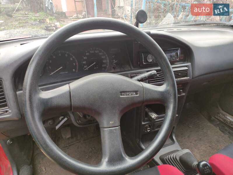 Ліфтбек Toyota Corolla 1987 в 