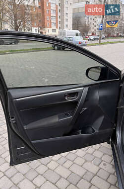 Седан Toyota Corolla 2015 в 