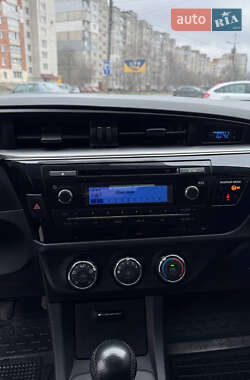 Седан Toyota Corolla 2015 в 
