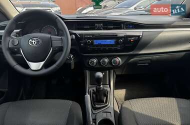 Седан Toyota Corolla 2013 в 