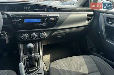 Седан Toyota Corolla 2013 в 