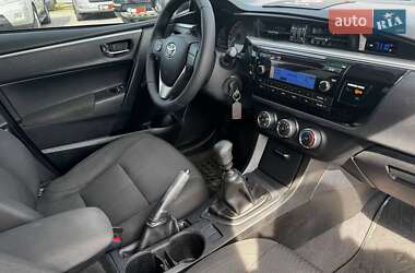 Седан Toyota Corolla 2013 в 