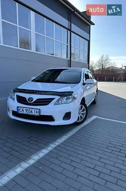 Седан Toyota Corolla 2012 в 