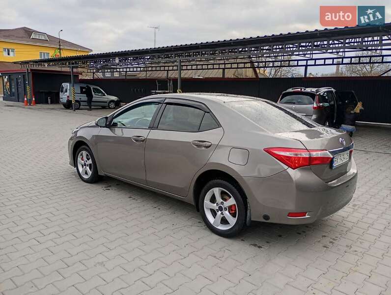 Седан Toyota Corolla 2013 в Мирополі
