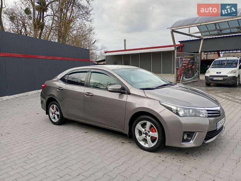 Седан Toyota Corolla 2013 в Мирополі