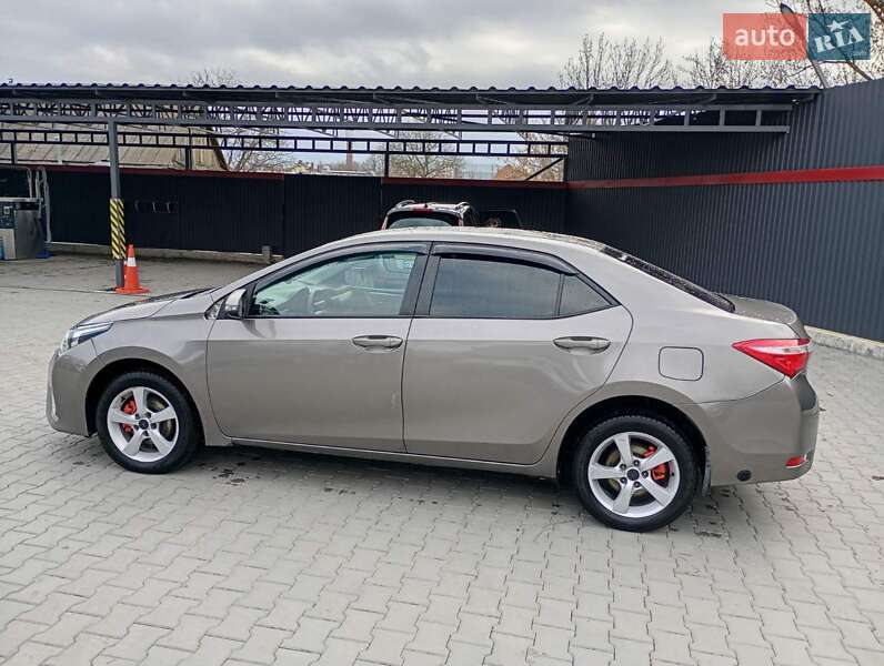 Седан Toyota Corolla 2013 в Мирополі